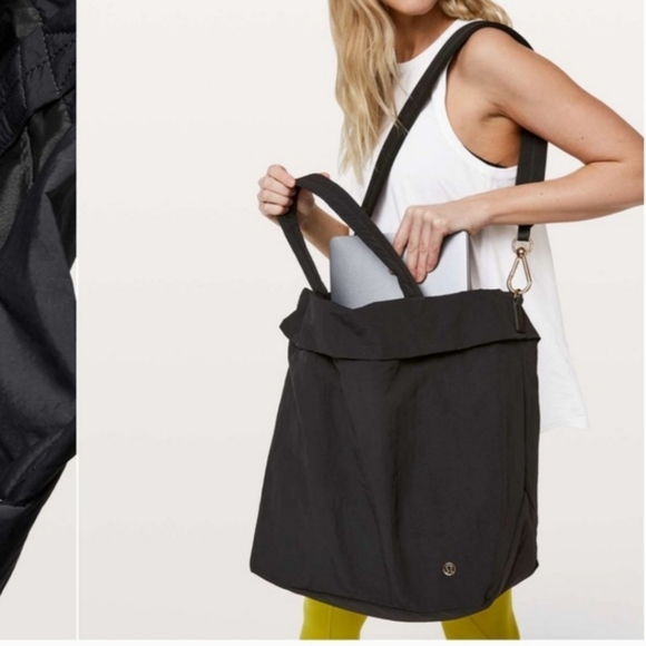 lululemon athletica Handbags - Lululemon On My Level 2.0 Water Repellent 30L Black Gold Gym Yoga Tote Bag